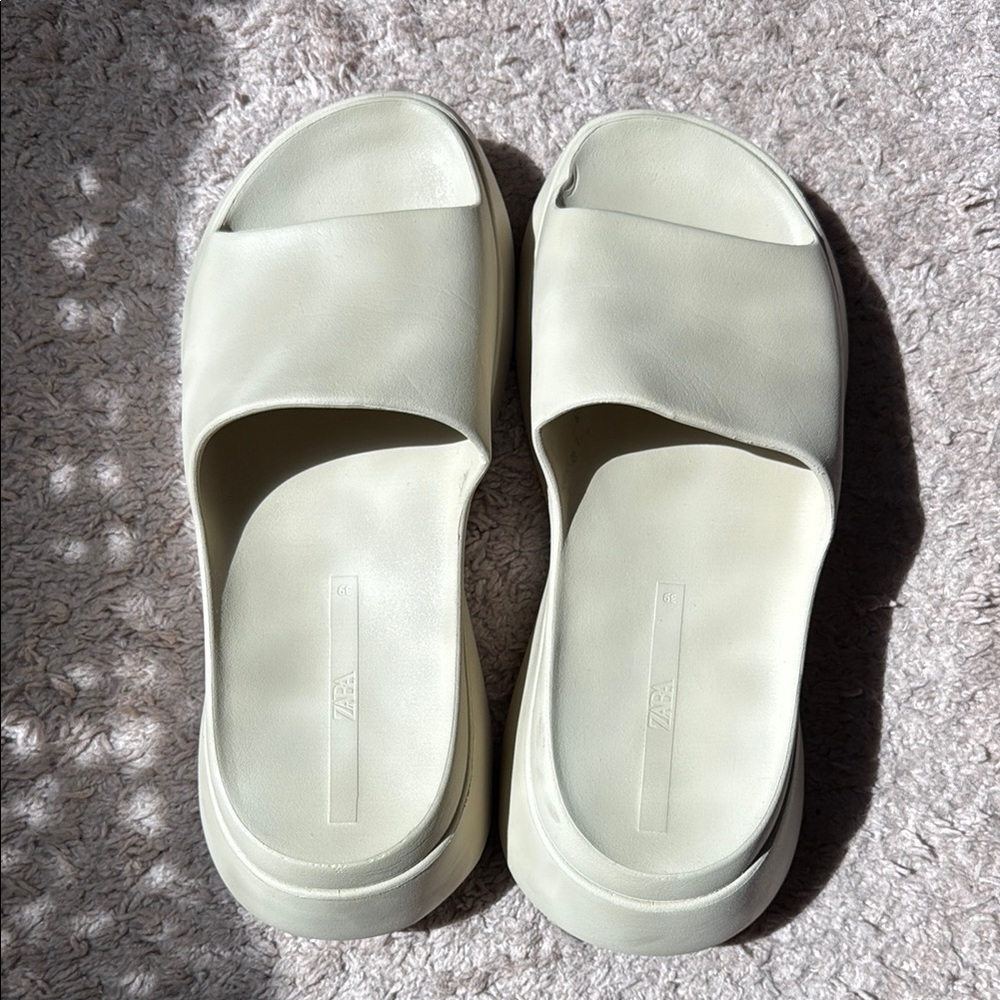 Zara Cream Platform Slide Sandal!